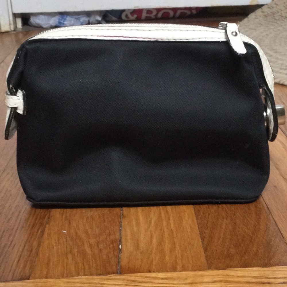 Black Michael Kors pouch - Picture 2 of 12